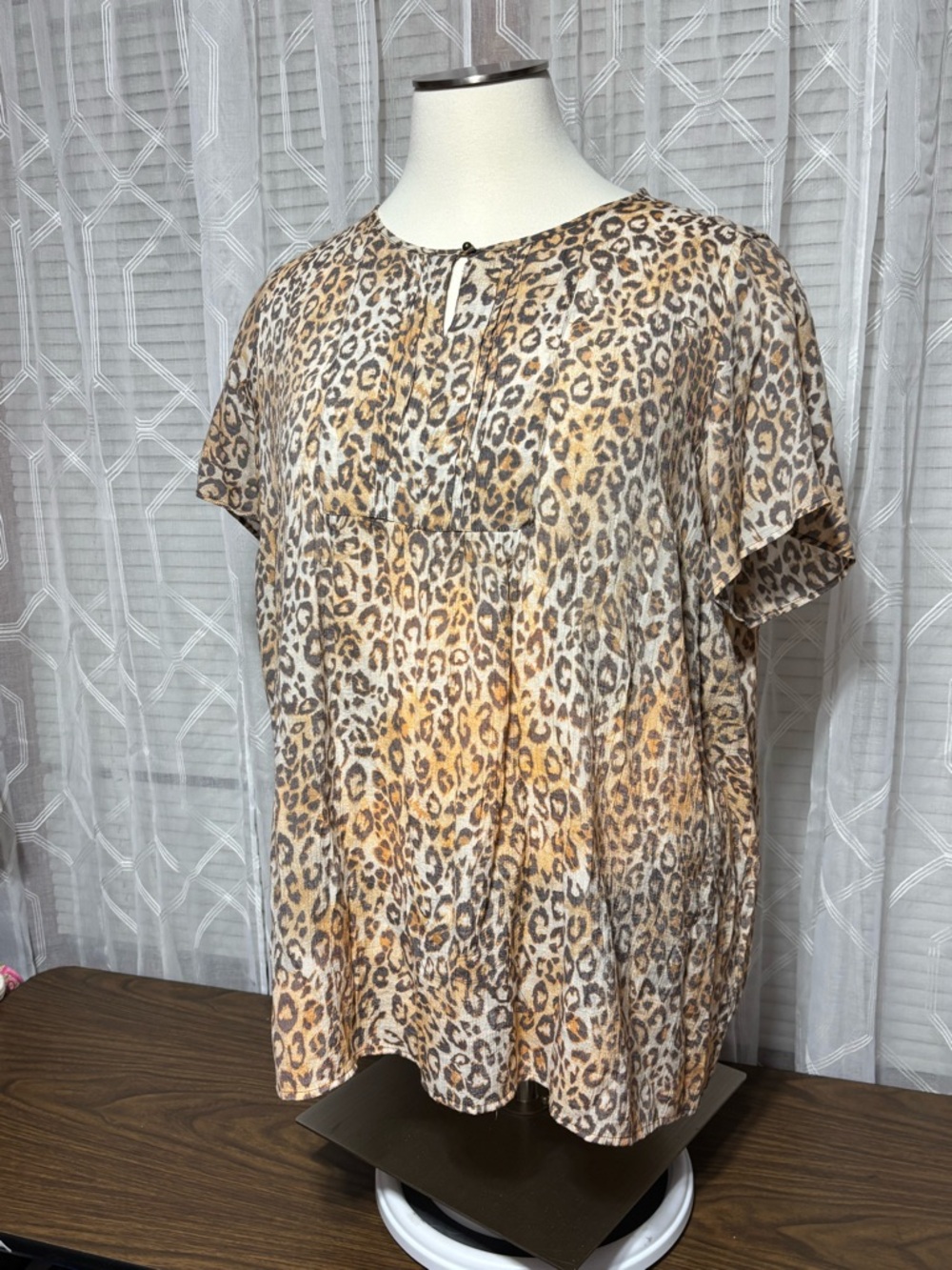 Cj banks 3X Women’s Leopard Print Short Sleeve Blouse Beige/Tan 28 p2p 31/34L